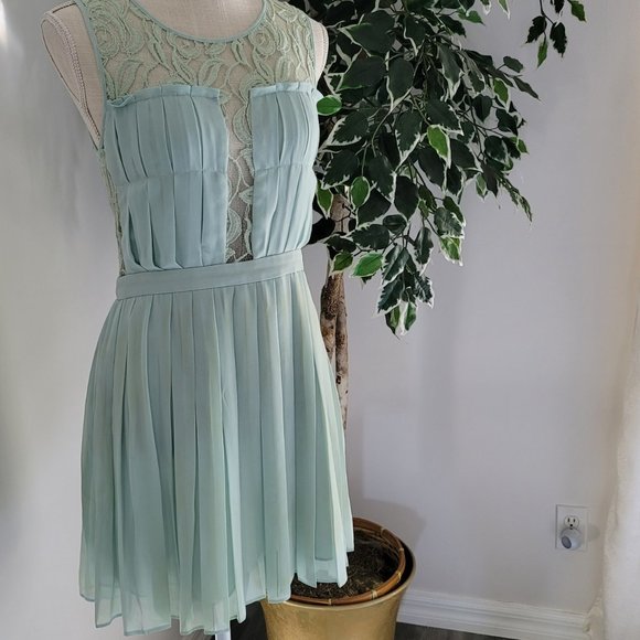 BCBG Generation Pleated with Lace Detailing  Dress With Zipper Back Closure. - Picture 2 of 5